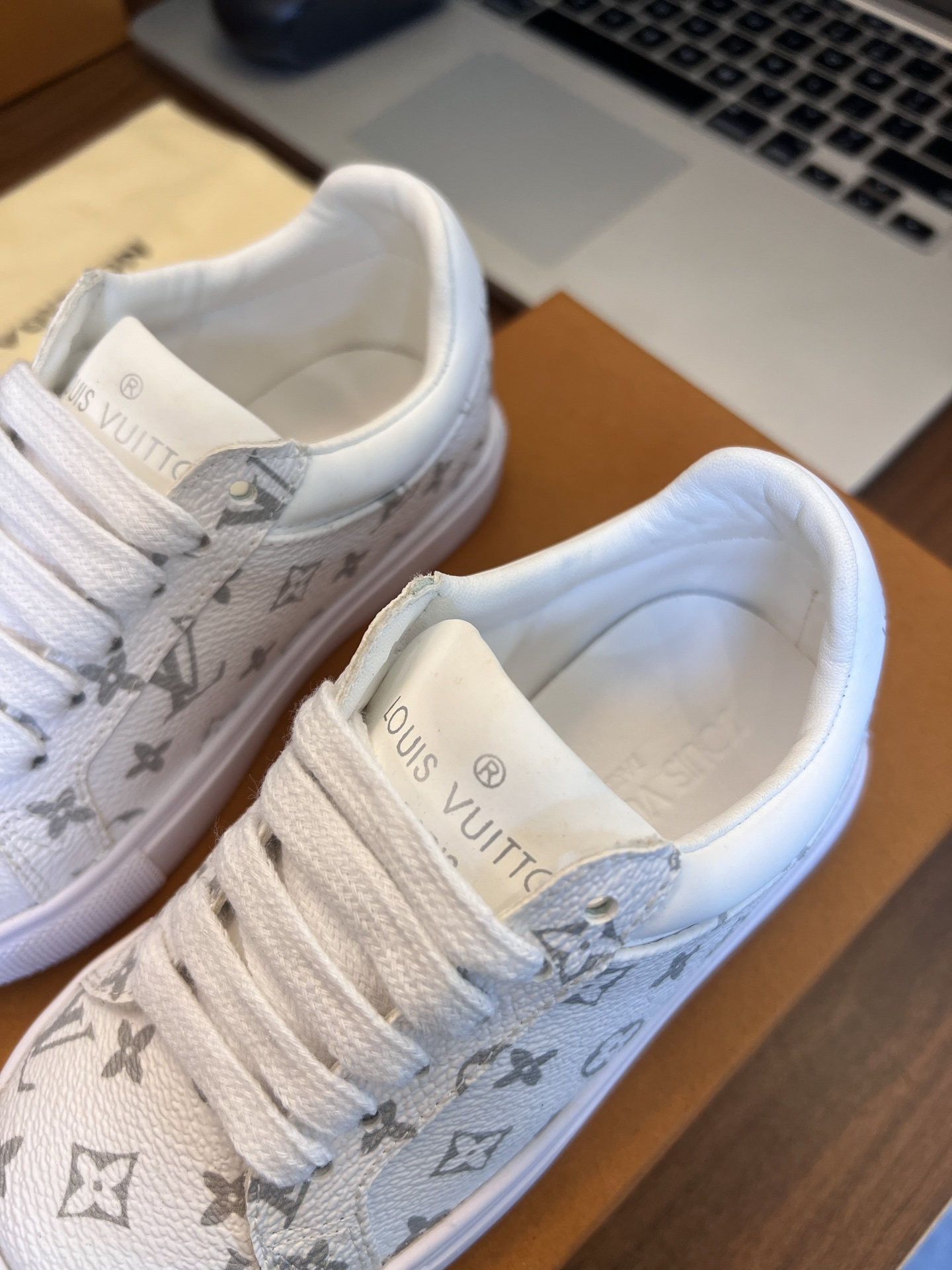Children's shoes child